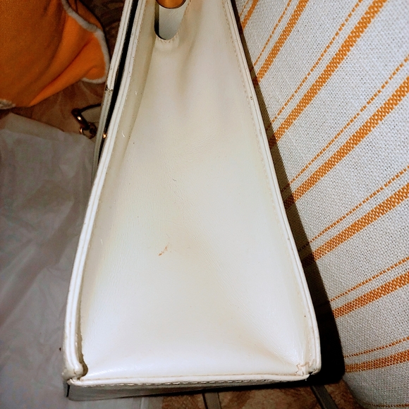 FINAL OFFER SALE! SALVATORE FERRAGAMO IVORY GOLD CROSS BODY MINIMALIST BAG - Picture 6 of 11